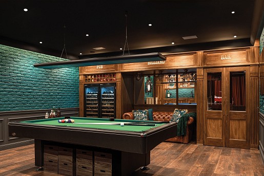 a classic style rich in details